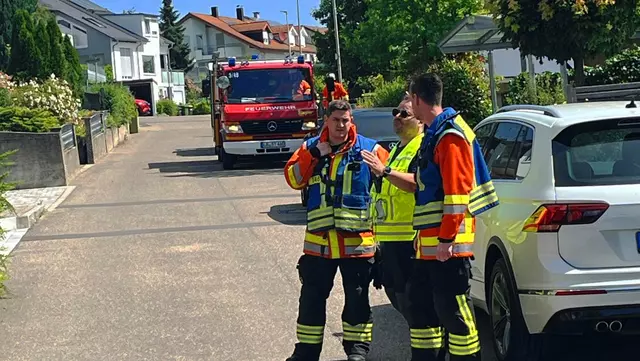 Führungskräfte der Feuerwehr beraten sich